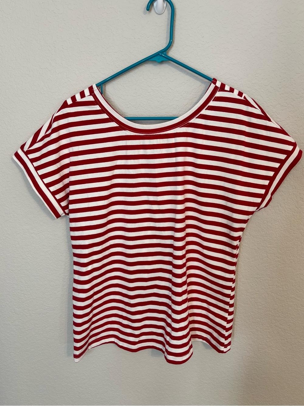 NWOT - Women’s Red & White Open Back Striped Short Sleeve Scoop-Neck Tee - M